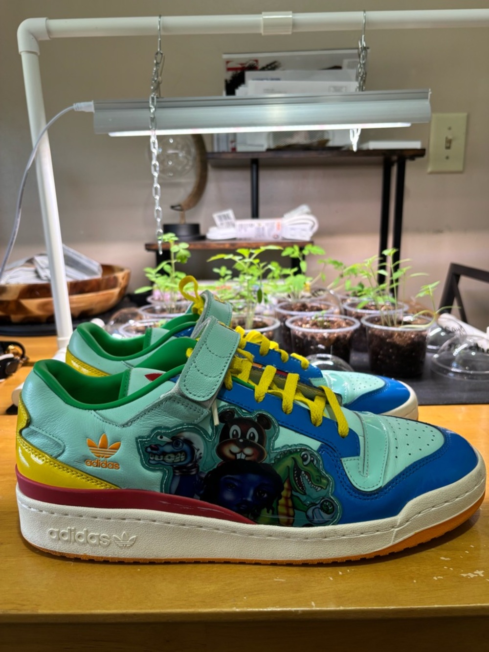 ADIDAS LOW FORUM “KERWIN FROST” SNEAKERS.